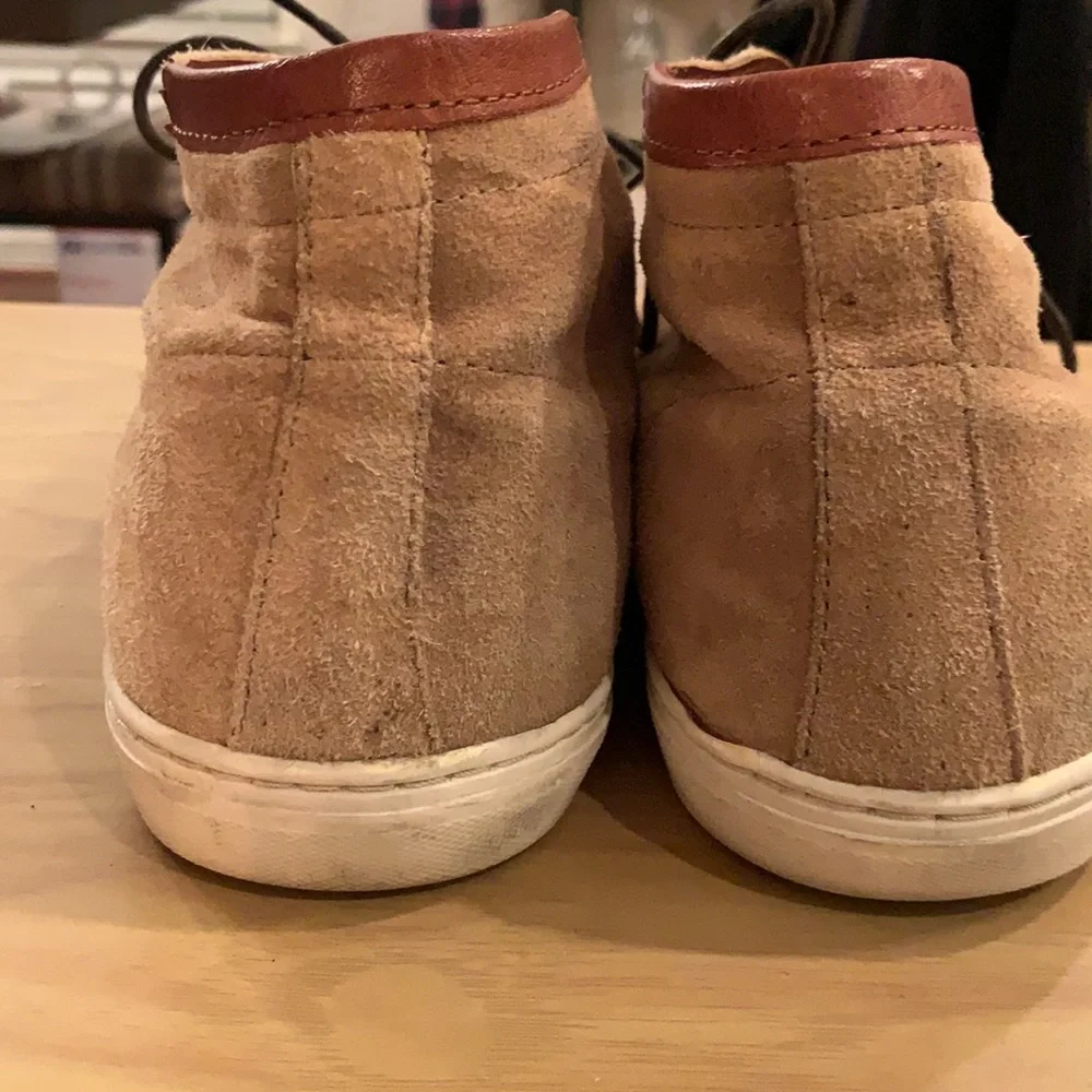 Kenneth Cole Men's Tan Suede Chukka Boots Size 10 Hybrid Sneaker Sole Fair